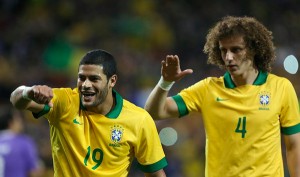 HULK-E-DAVID-LUIZ-SELECAO