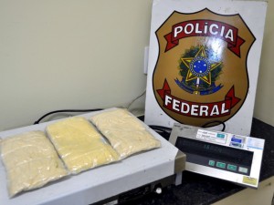 nota_a_imprensa_070-2014-prisao_de_mulher-16kg-cocaina-foto-03