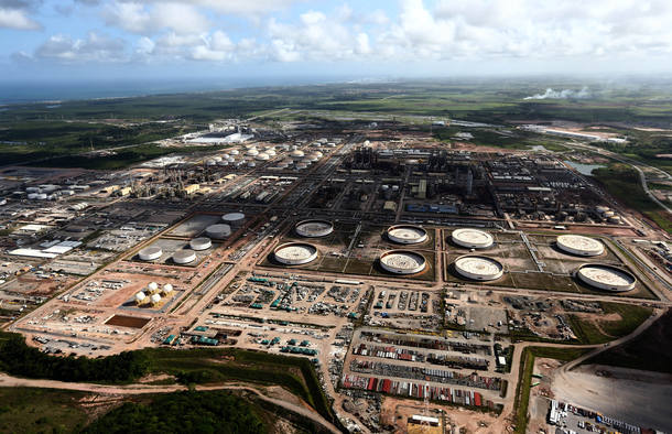 WJREFINARIA6- PE - 10/12/2014 - (((EMBARGADO E EXCLUSIVO))) ABREU E LIMA/OPERAÇÃO  ESPECIAL DOMINICAL PARA ECONOMIA OE  Especial sobre a Refinaria Abreu e Lima (FOTO), a principal obra investigada pela Operação Lava Jato e que coleciona denúncias de superfaturamento, erros de projeto e trapalhadas na execução. A refinaria fica em Suape, na região metropolitana de Recife (PE), e  é a primeira construída no País em 30 anos.  Foto: WILTON JUNIOR/ESTADÃO